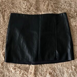 Black Old Navy Plus Size Pleather Mini Skirt